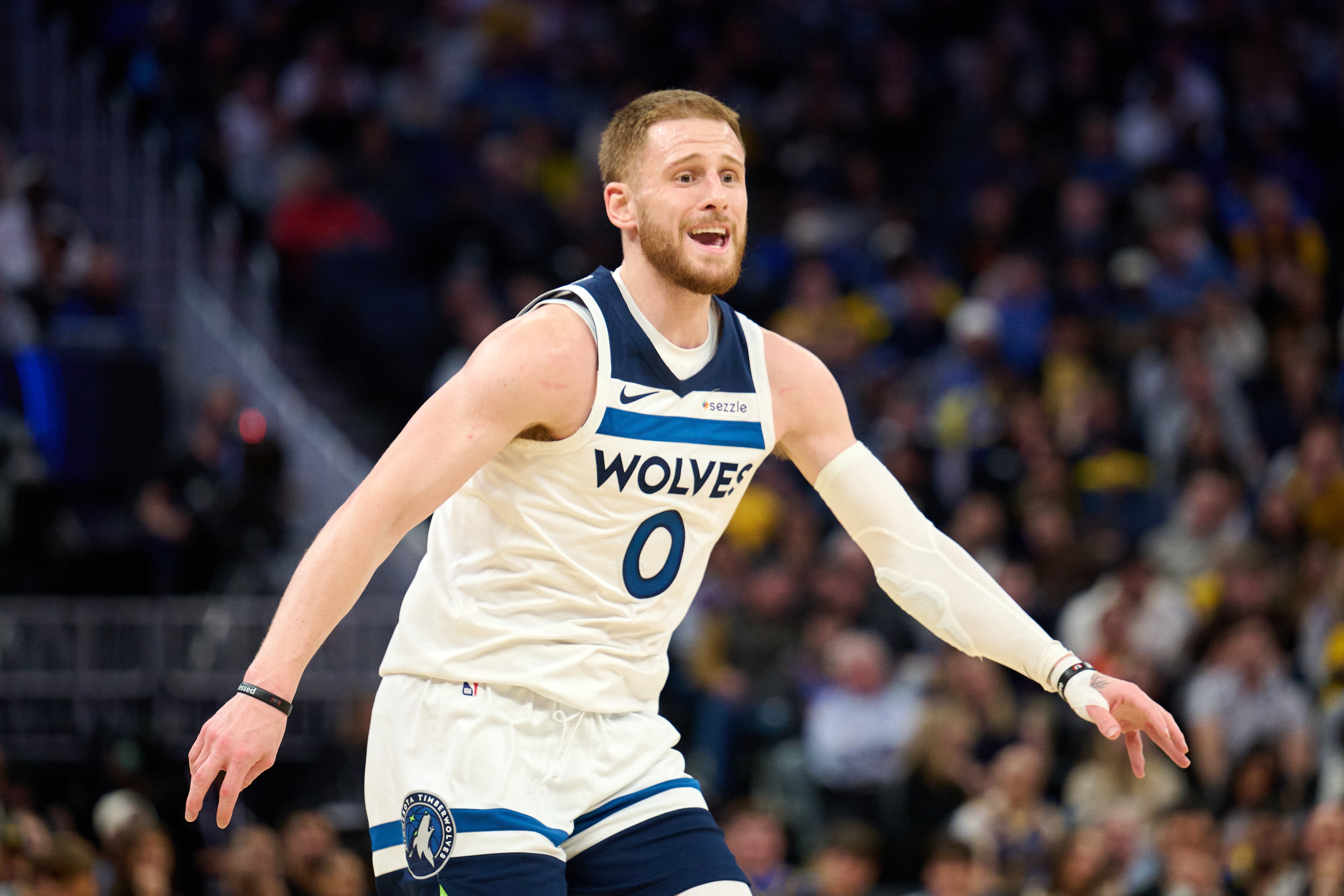 精准打击！兰德尔最后时刻甩锅 迪文岑佐加长三分压哨命中