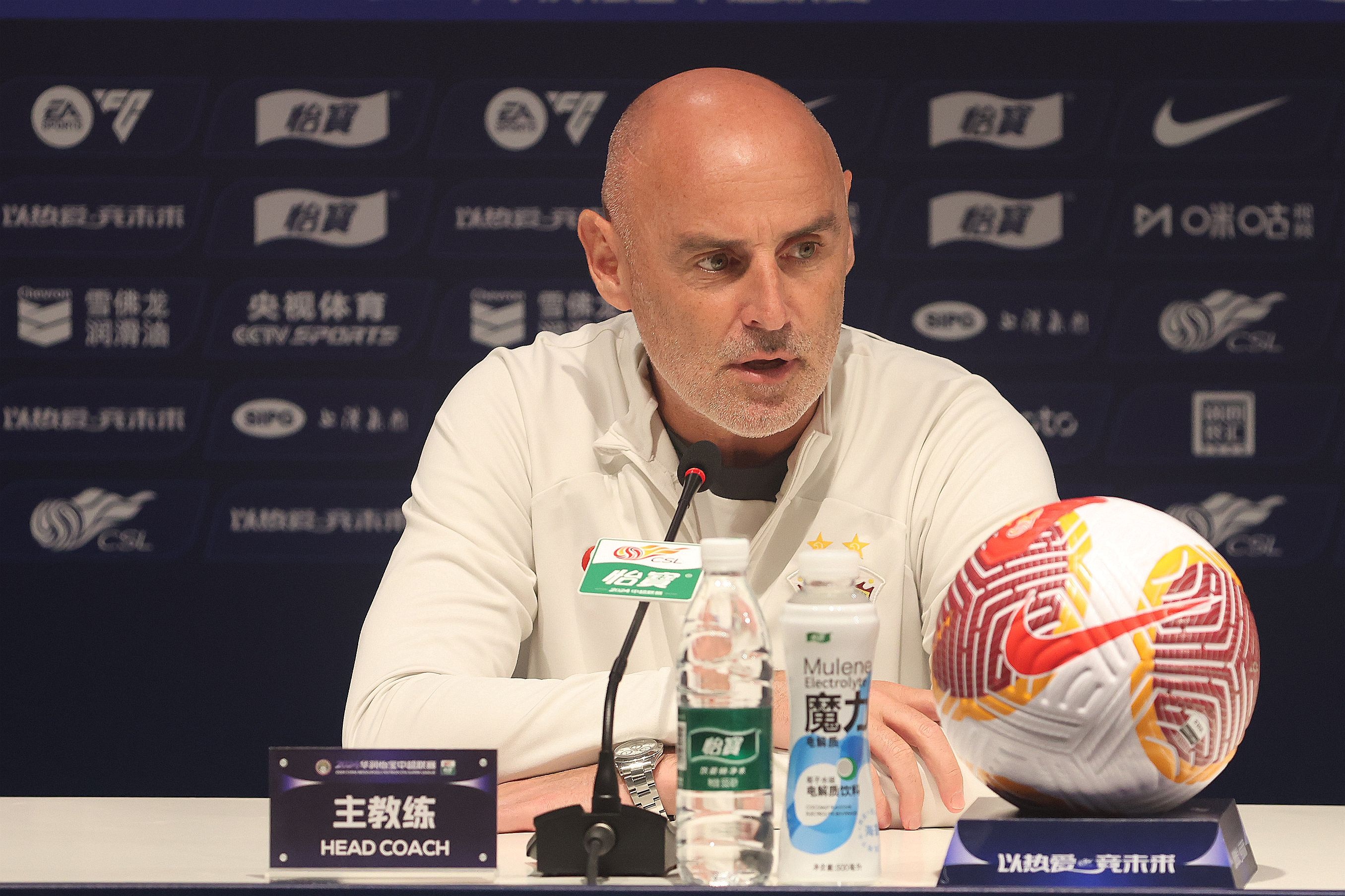 半岛体育APP-跟队谈海港首轮输球：问题源于人员结构，前场没有能拿住球的核心